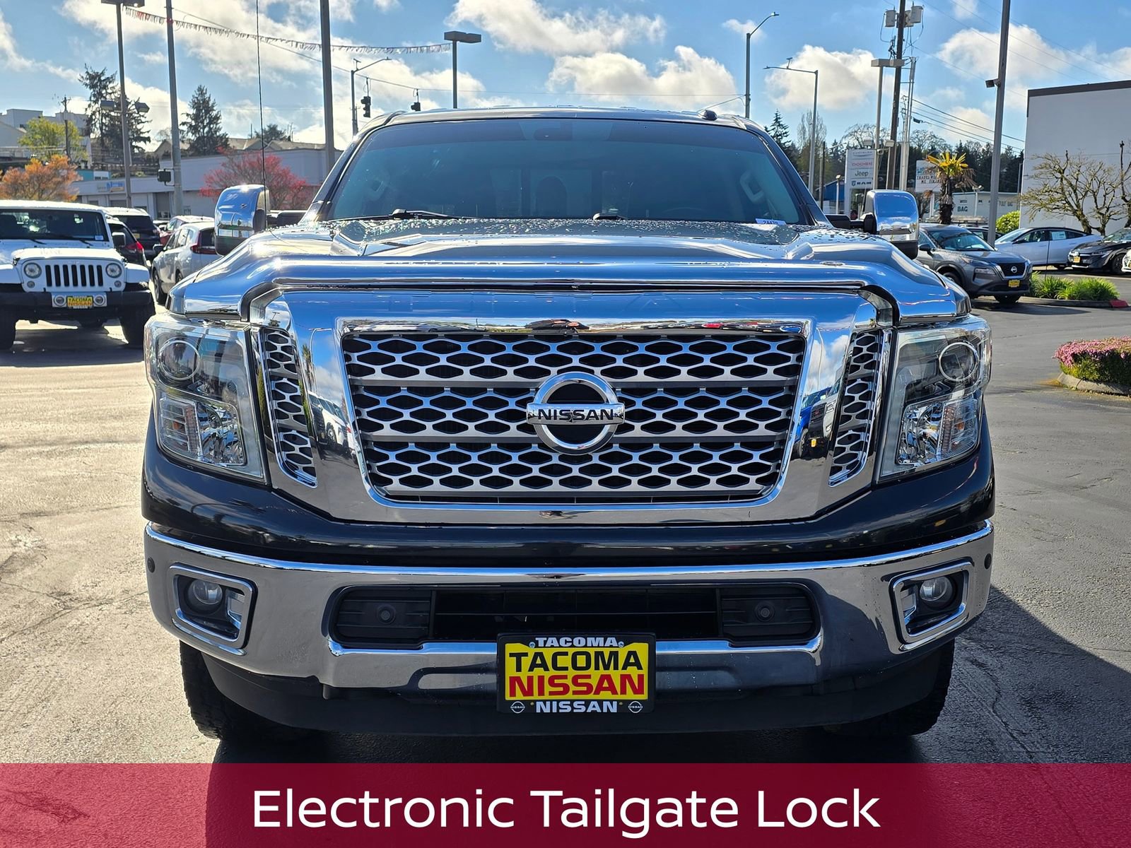 Used 2017 Nissan Titan SL AWD/4WD image 9