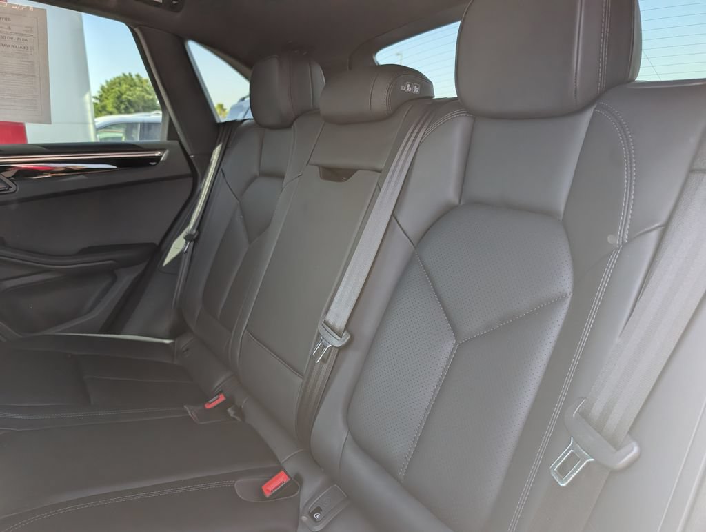 Used 2024 Porsche Macan AWD/4WD image 9