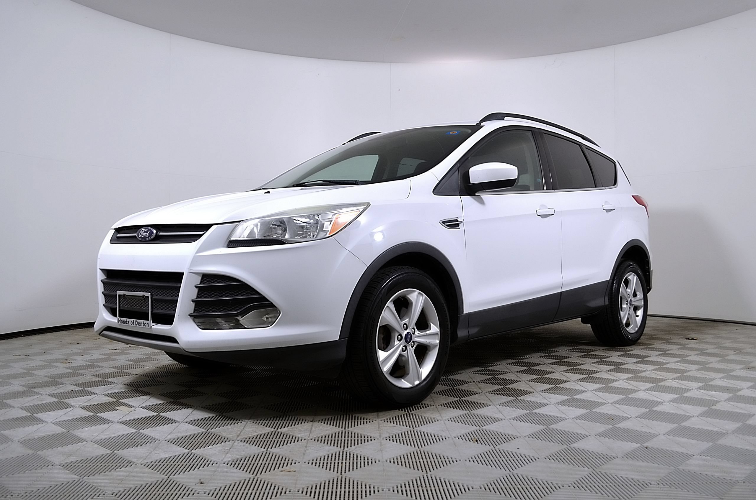 Used 2016 Ford Escape SE w/ Equipment Group 201A FWD image 2
