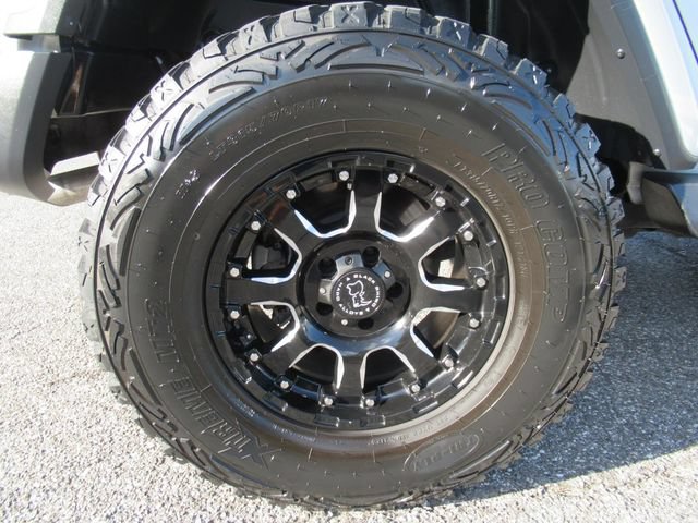 Used 2019 Jeep Wrangler Unlimited Sahara AWD/4WD image 8