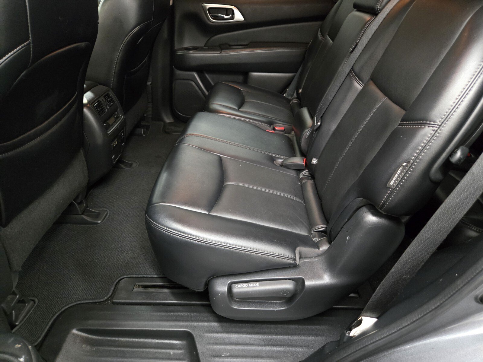 Used 2019 Nissan Pathfinder SL FWD image 8