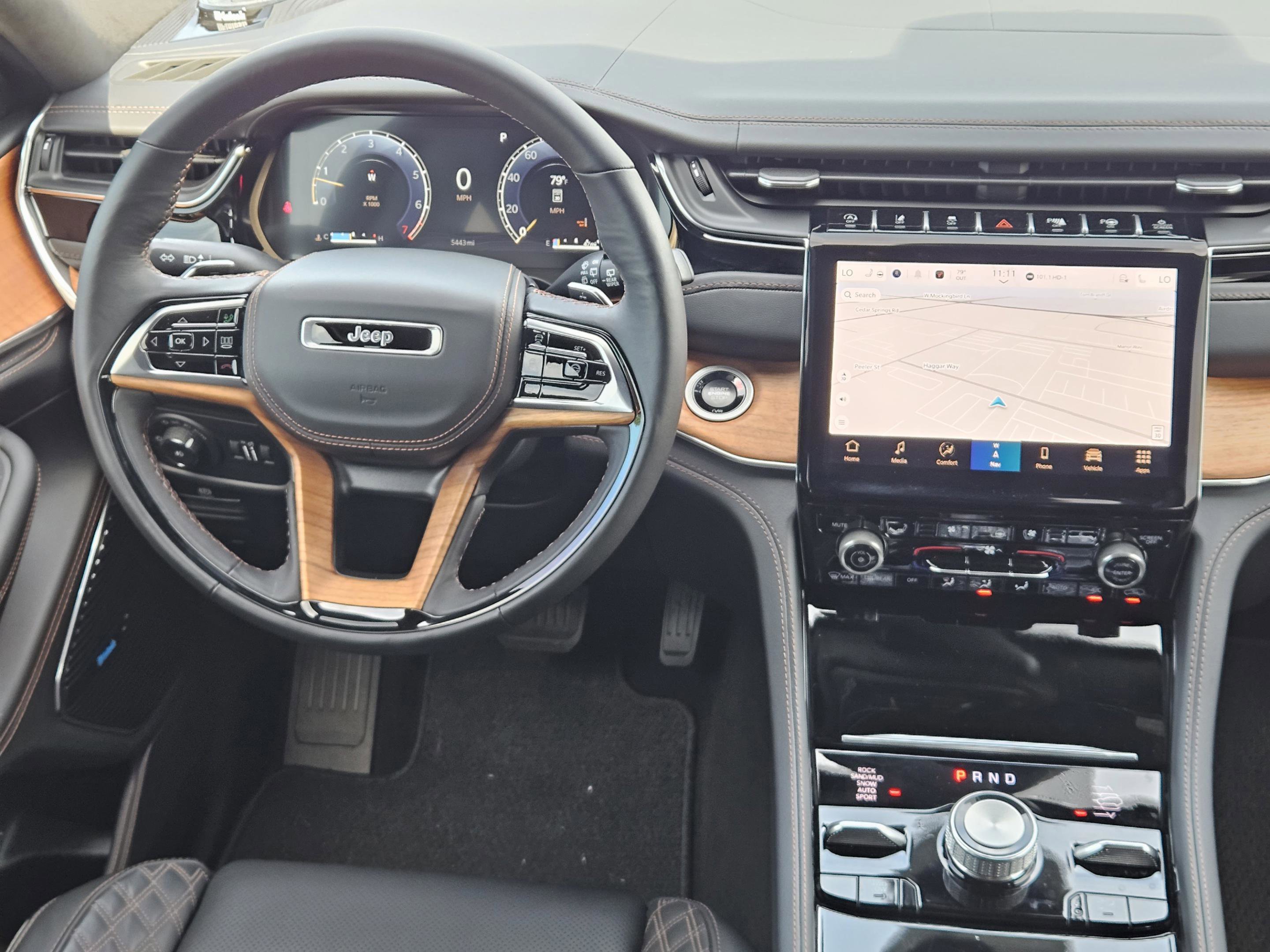 Used 2025 Jeep Grand Cherokee Summit AWD/4WD image 23