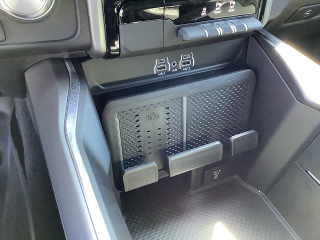 New 2026 RAM 1500 Laramie AWD/4WD image 19