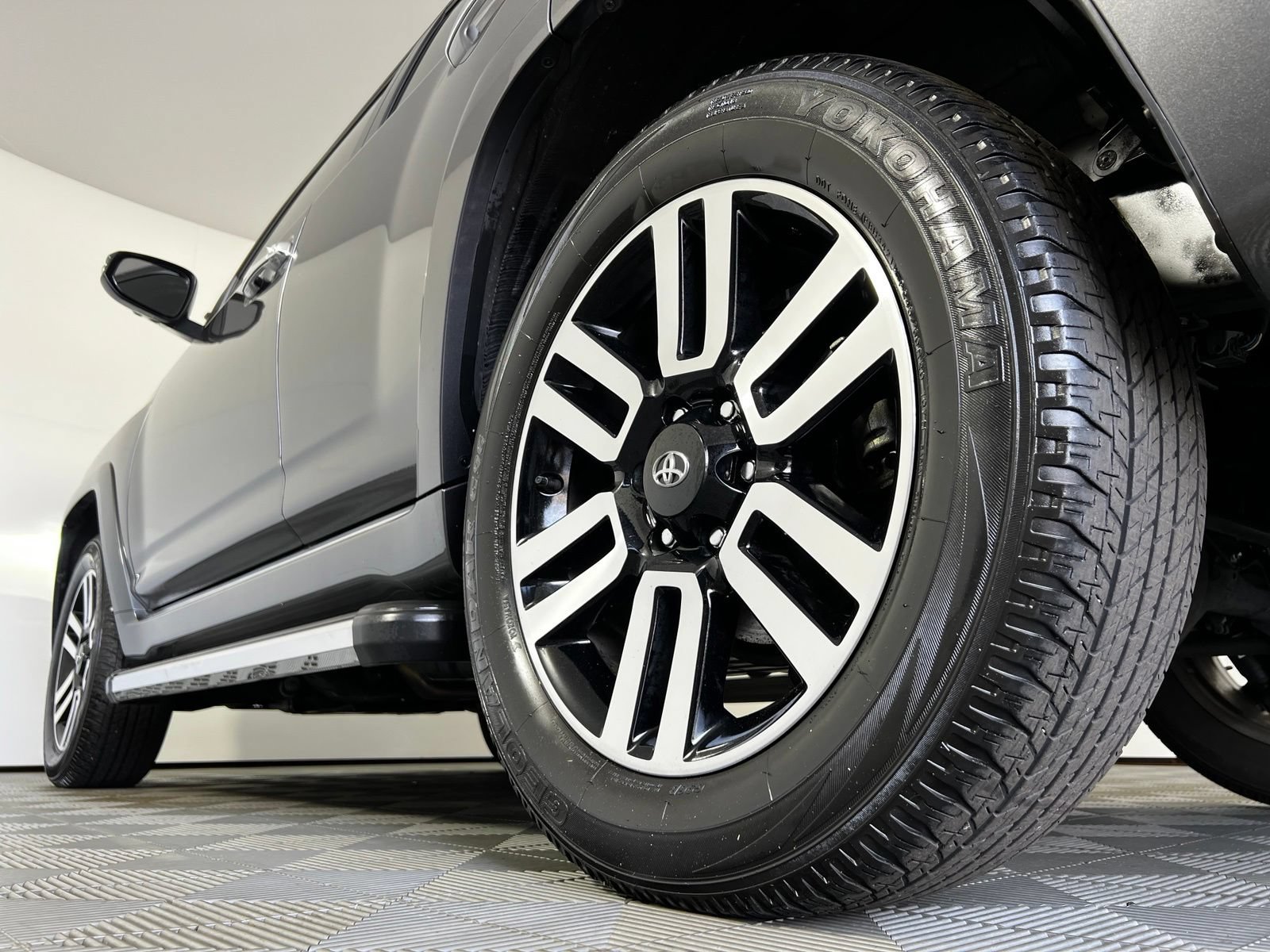 Used 2022 Toyota 4Runner Limited AWD/4WD image 31