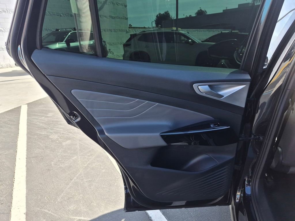 Used 2023 Volkswagen ID.4 Pro S AWD/4WD image 19