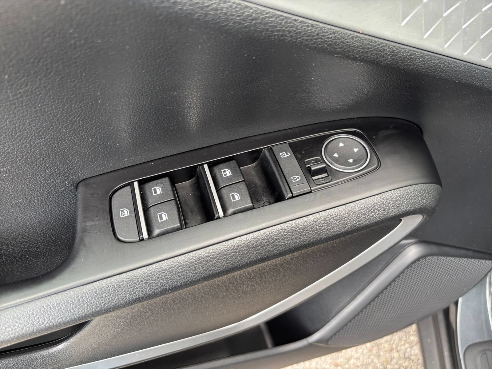 Used 2025 Kia Soul LX w/ LX Technology Package FWD image 18