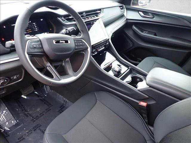 Used 2024 Jeep Grand Cherokee L Laredo image 11