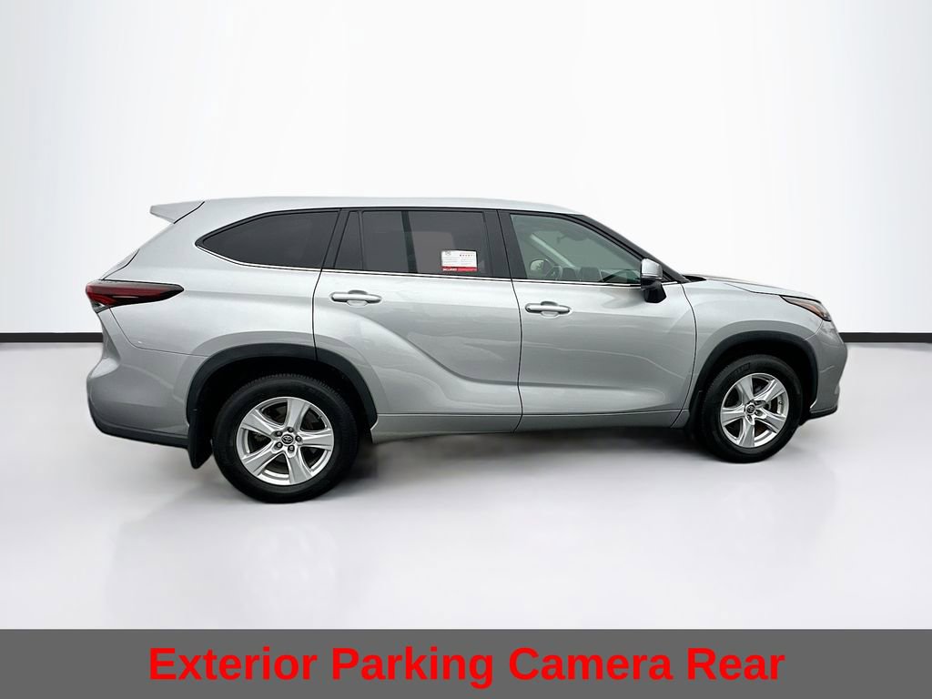 Used 2024 Toyota Highlander LE AWD/4WD image 12