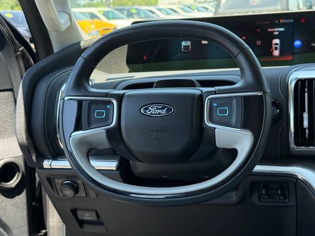 Used 2025 Ford Expedition Platinum w/ Driver's Package AWD/4WD image 8