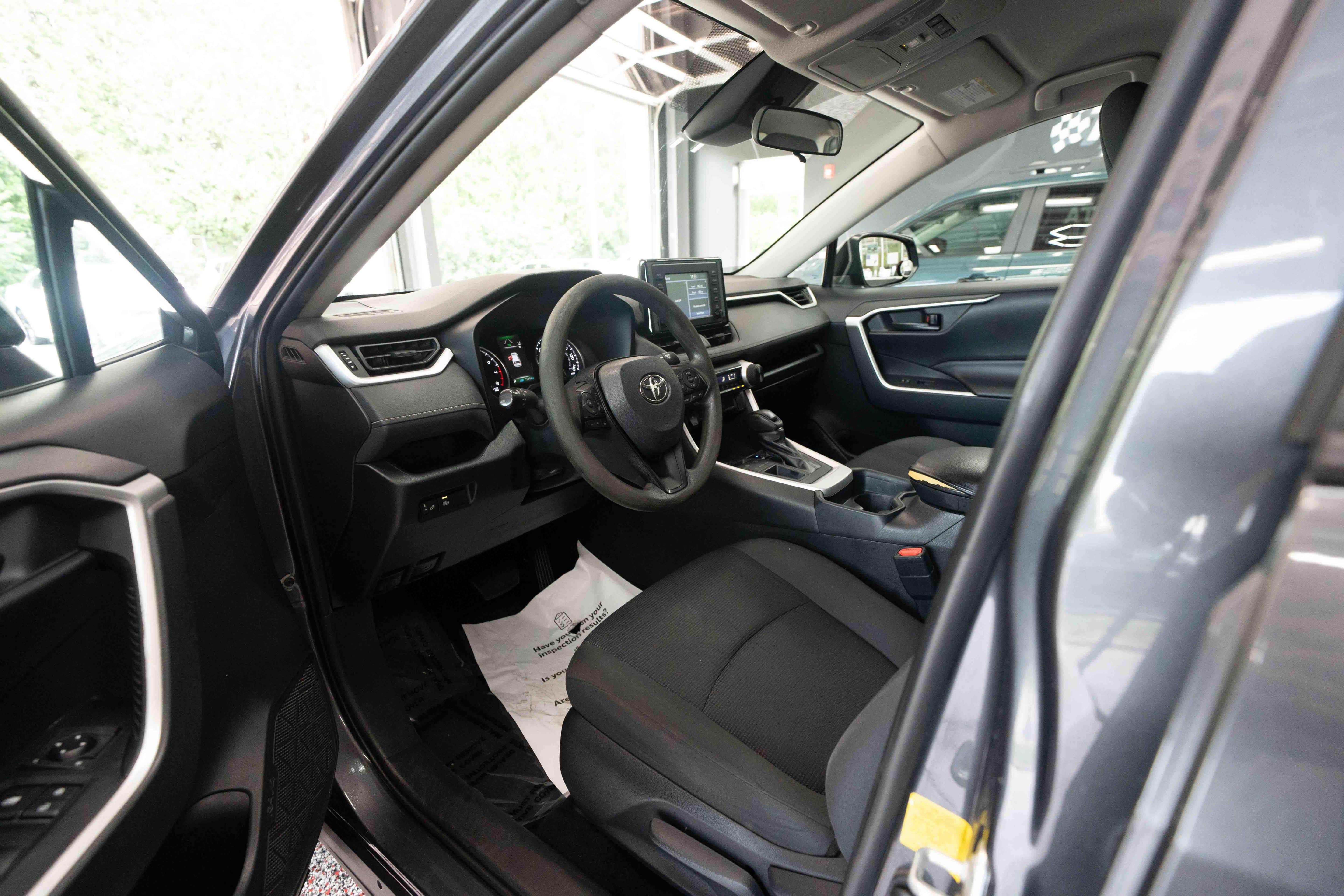 Used 2019 Toyota RAV4 LE w/ Carpet Mat Package FWD image 8
