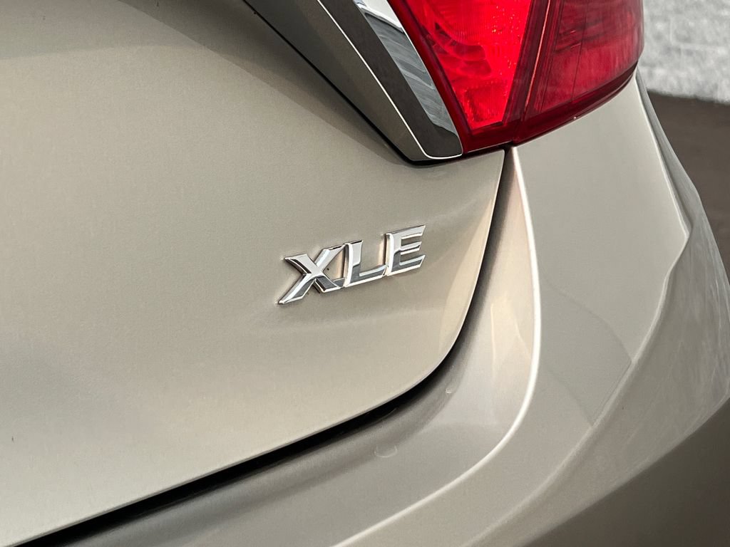 Used 2017 Toyota Camry XLE FWD image 27