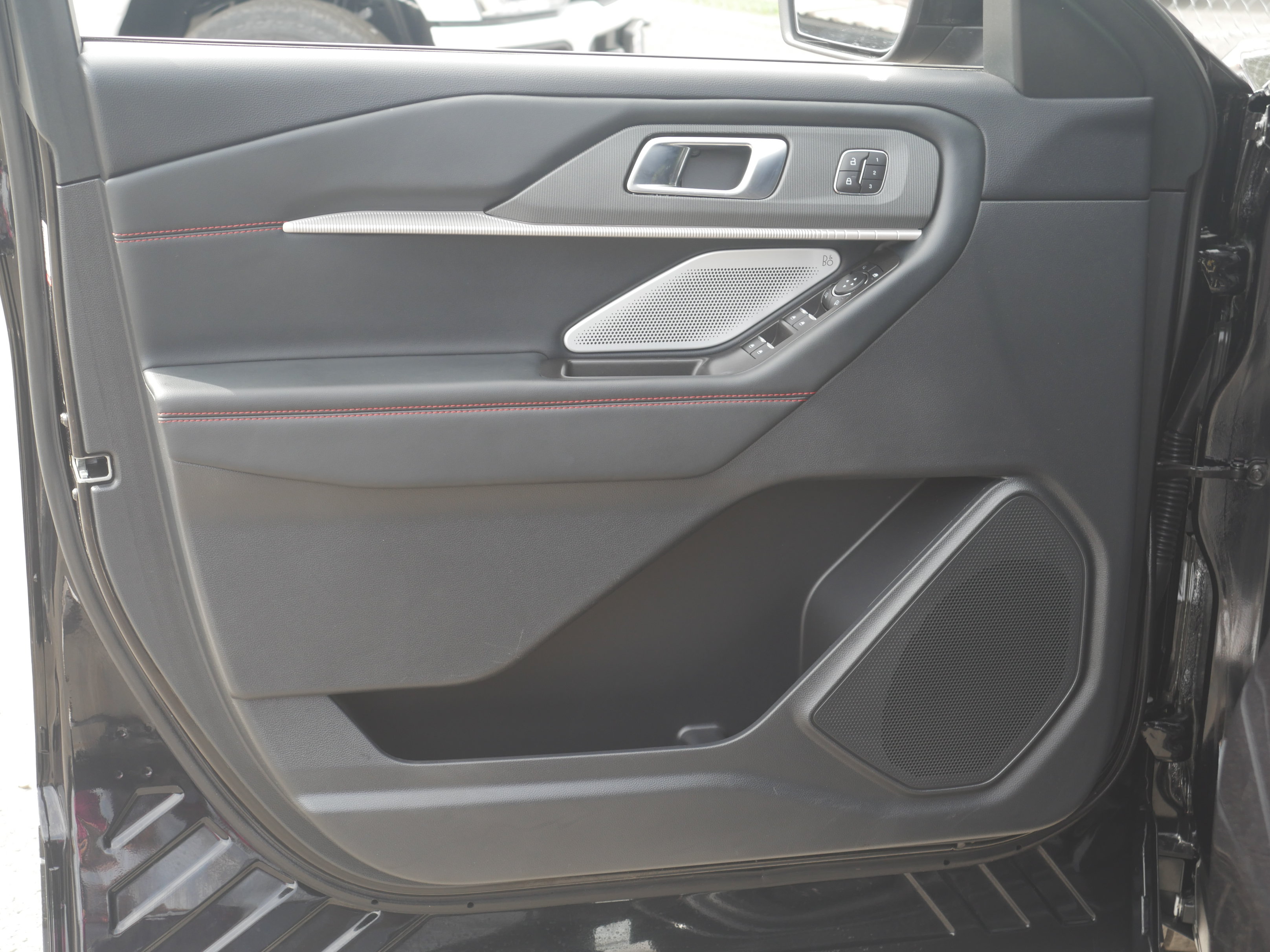 Certified 2025 Ford Explorer ST AWD/4WD image 34