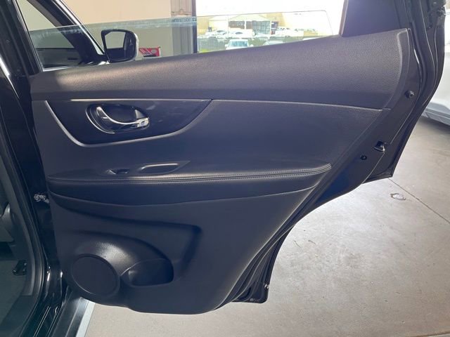 Used 2020 Nissan Rogue SV image 15