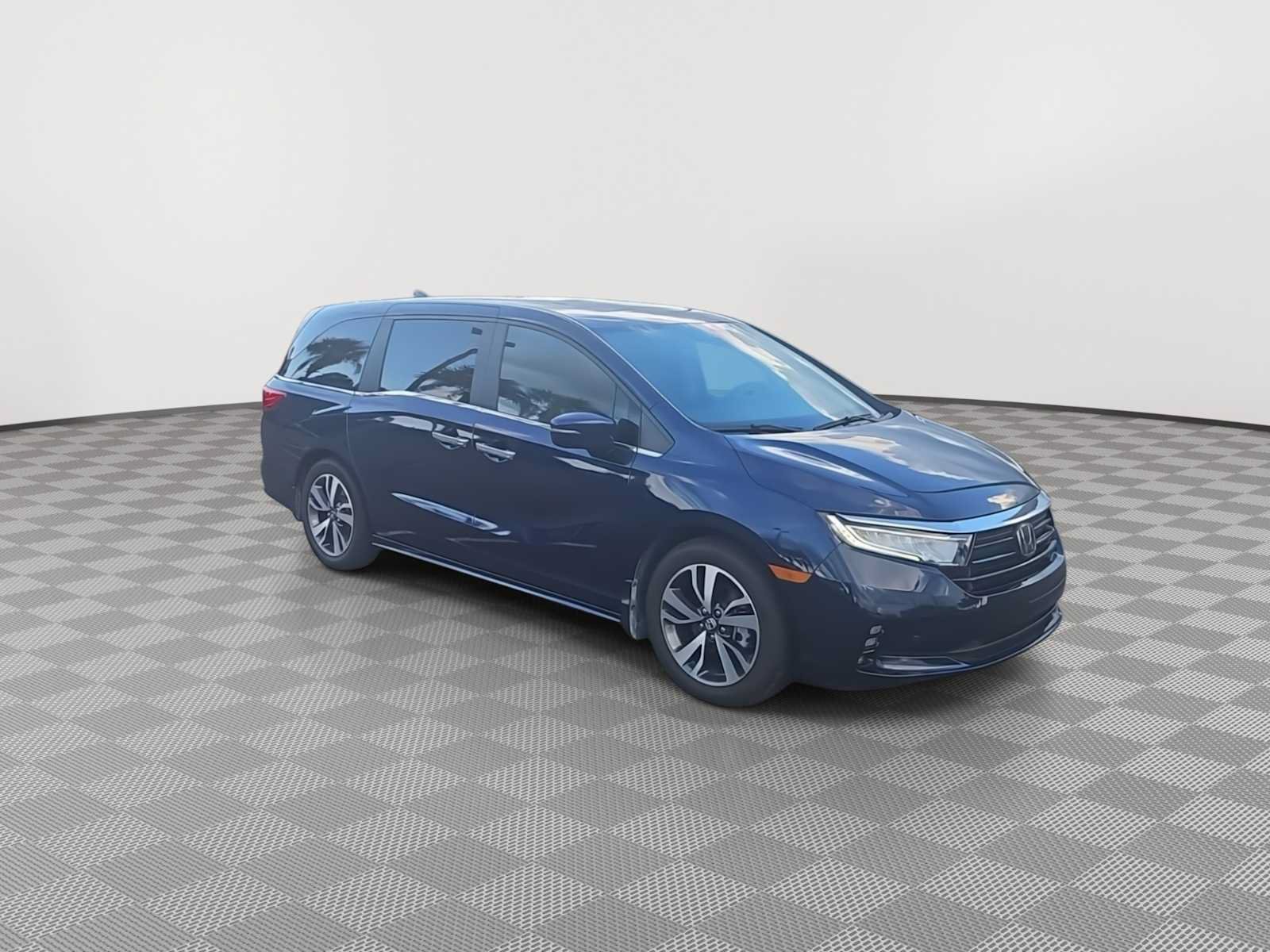 Used 2023 Honda Odyssey Touring image 2
