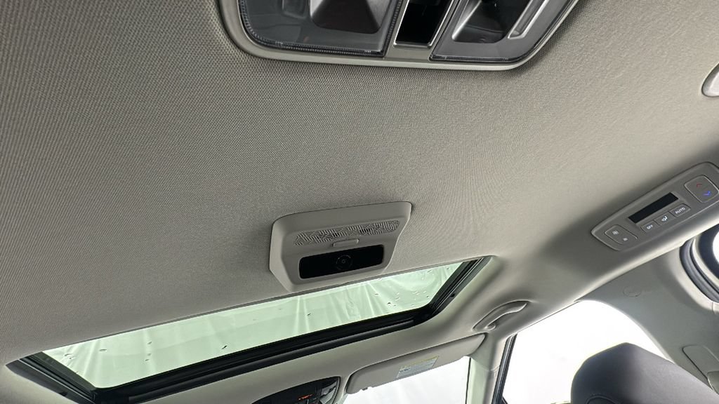 New 2026 Kia Carnival SX w/ SX Dark Edition Package FWD image 45
