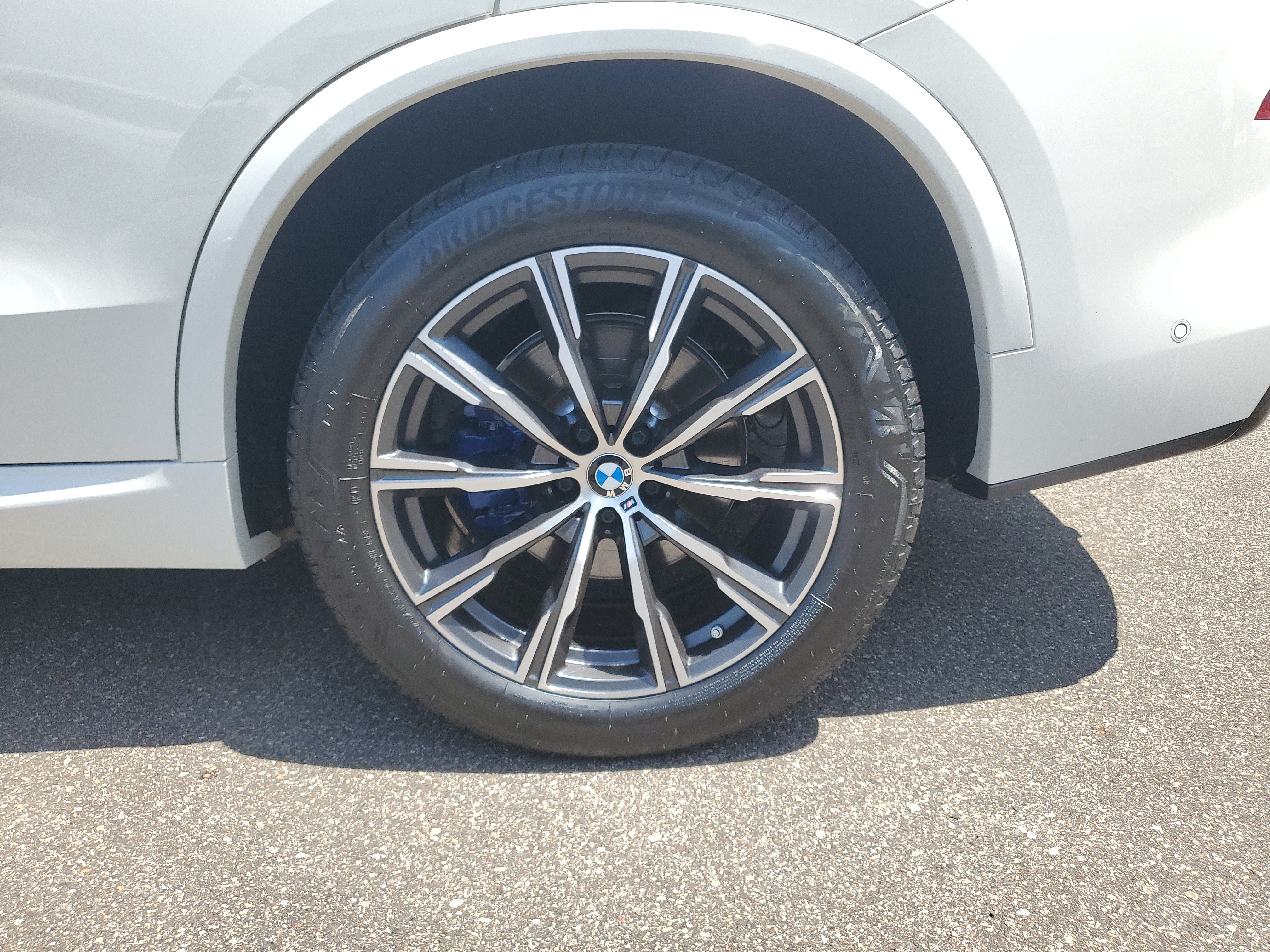 Used 2024 BMW X5 xDrive40i w/ M Sport Package AWD/4WD image 29