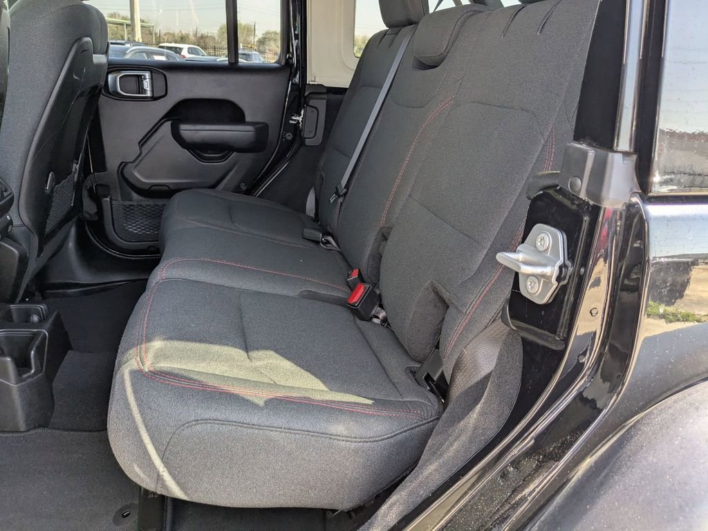 Used 2025 Jeep Wrangler Unlimited Rubicon w/ Convenience Group image 25