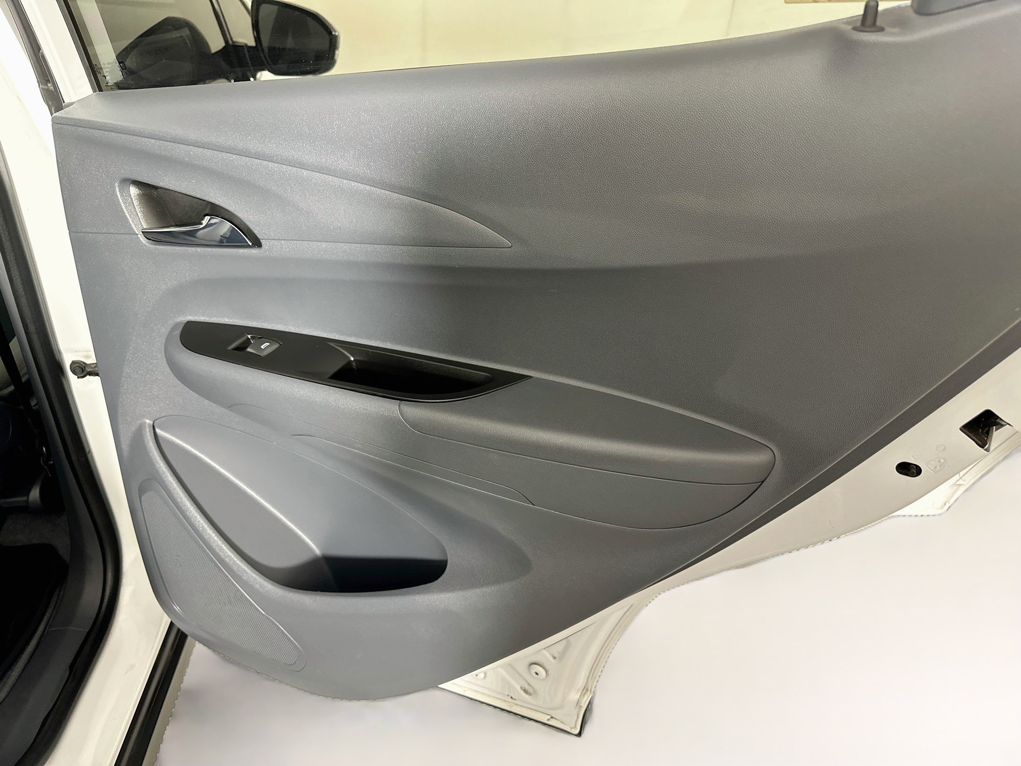 Used 2020 Chevrolet Bolt LT FWD image 27