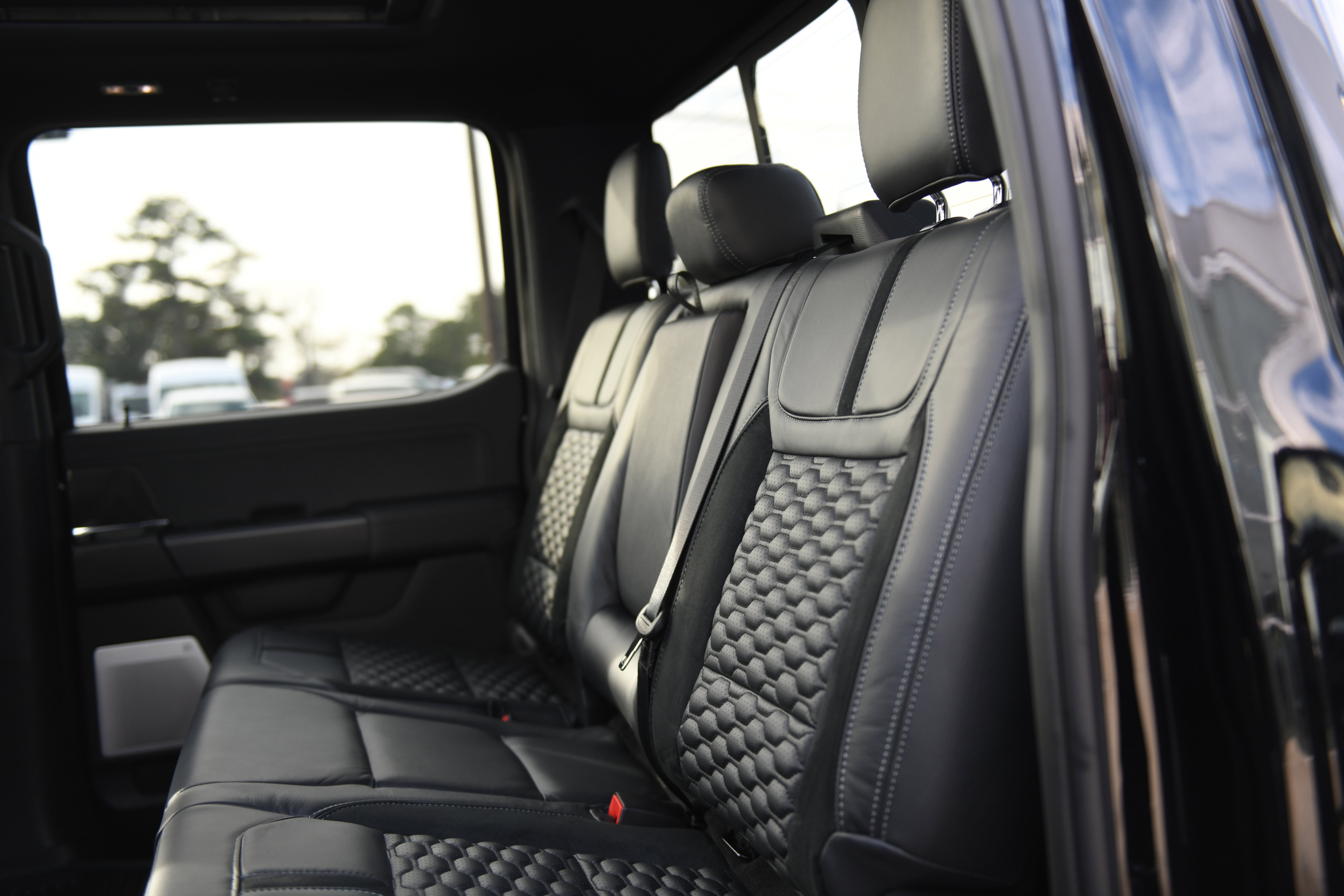 New 2025 Ford F150 Lariat w/ Equipment Group 502A High image 40