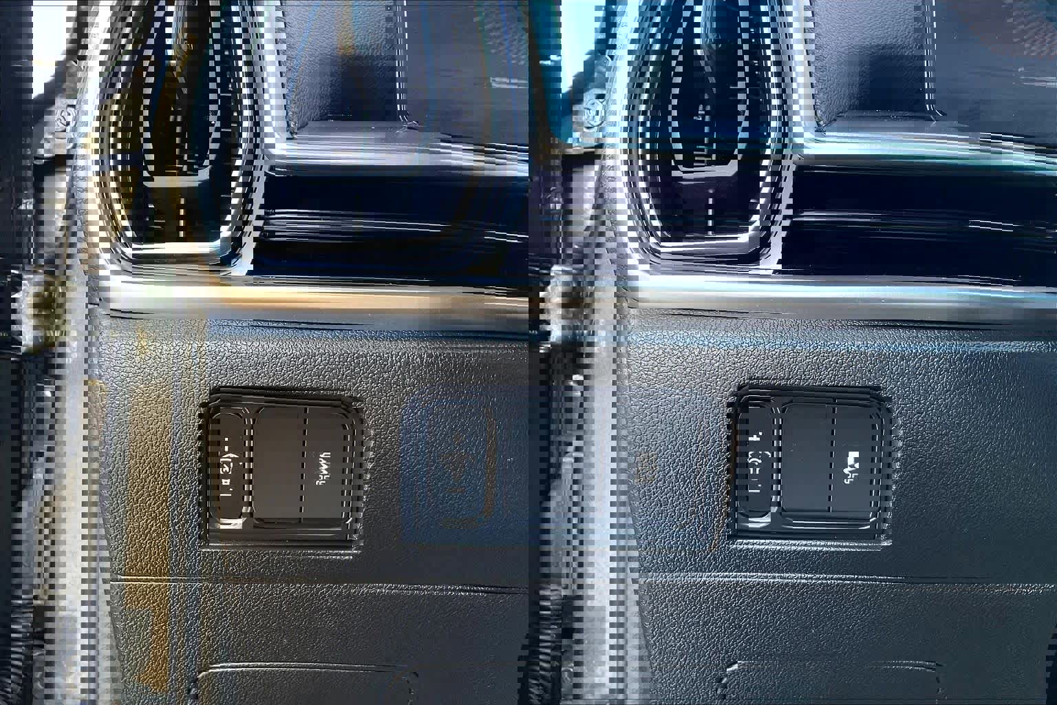 Used 2024 Kia Sorento S image 32