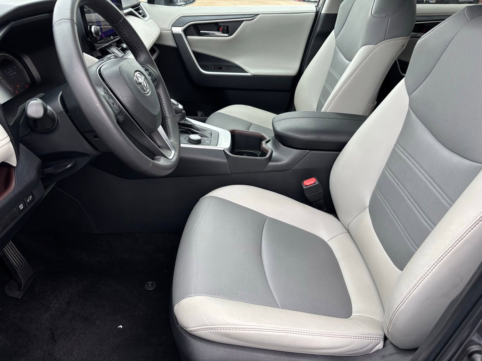 Used 2023 Toyota RAV4 Limited AWD/4WD image 17