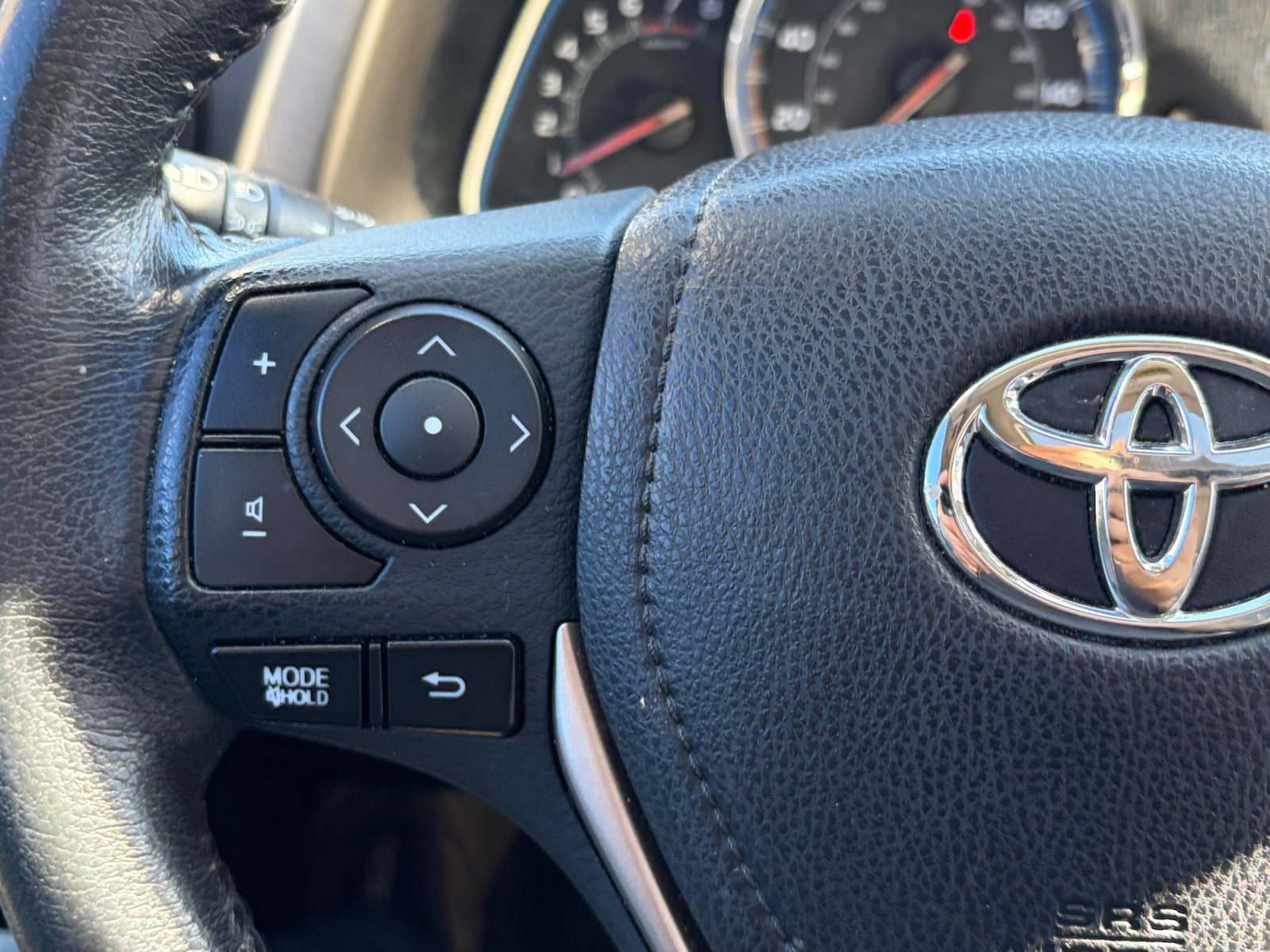 Used 2015 Toyota RAV4 Limited w/ Technology Package AWD/4WD image 18