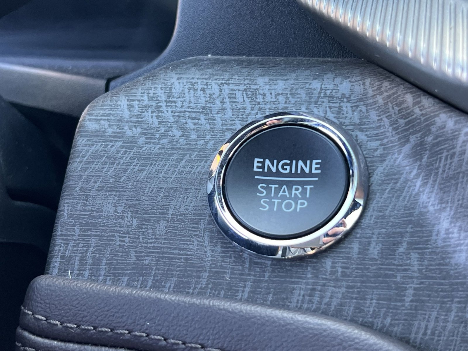 Used 2025 Ford Explorer Platinum w/ LUX Leather Package image 34