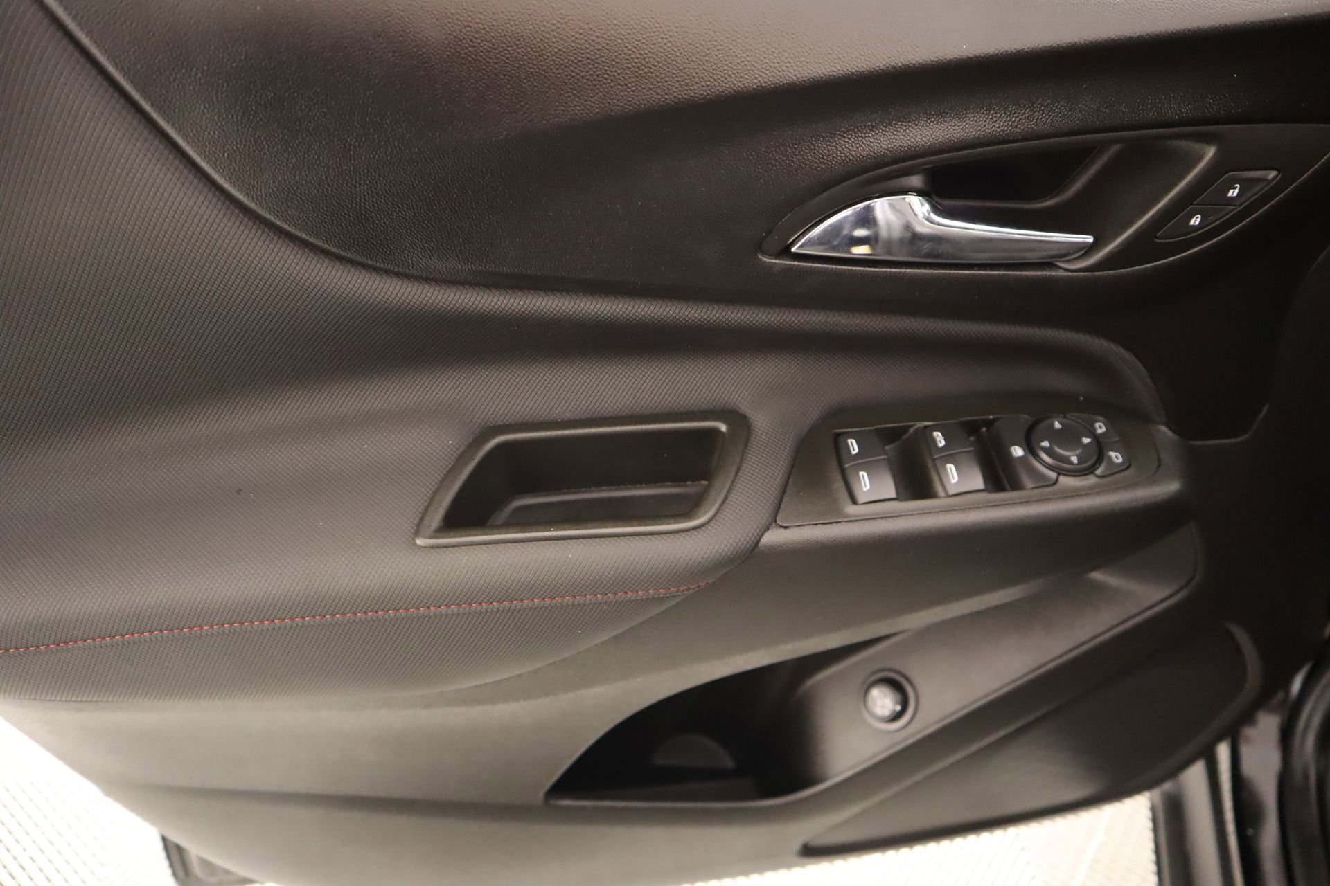 Used 2024 Chevrolet Equinox RS w/ LPO, Floor Liner Package FWD image 15