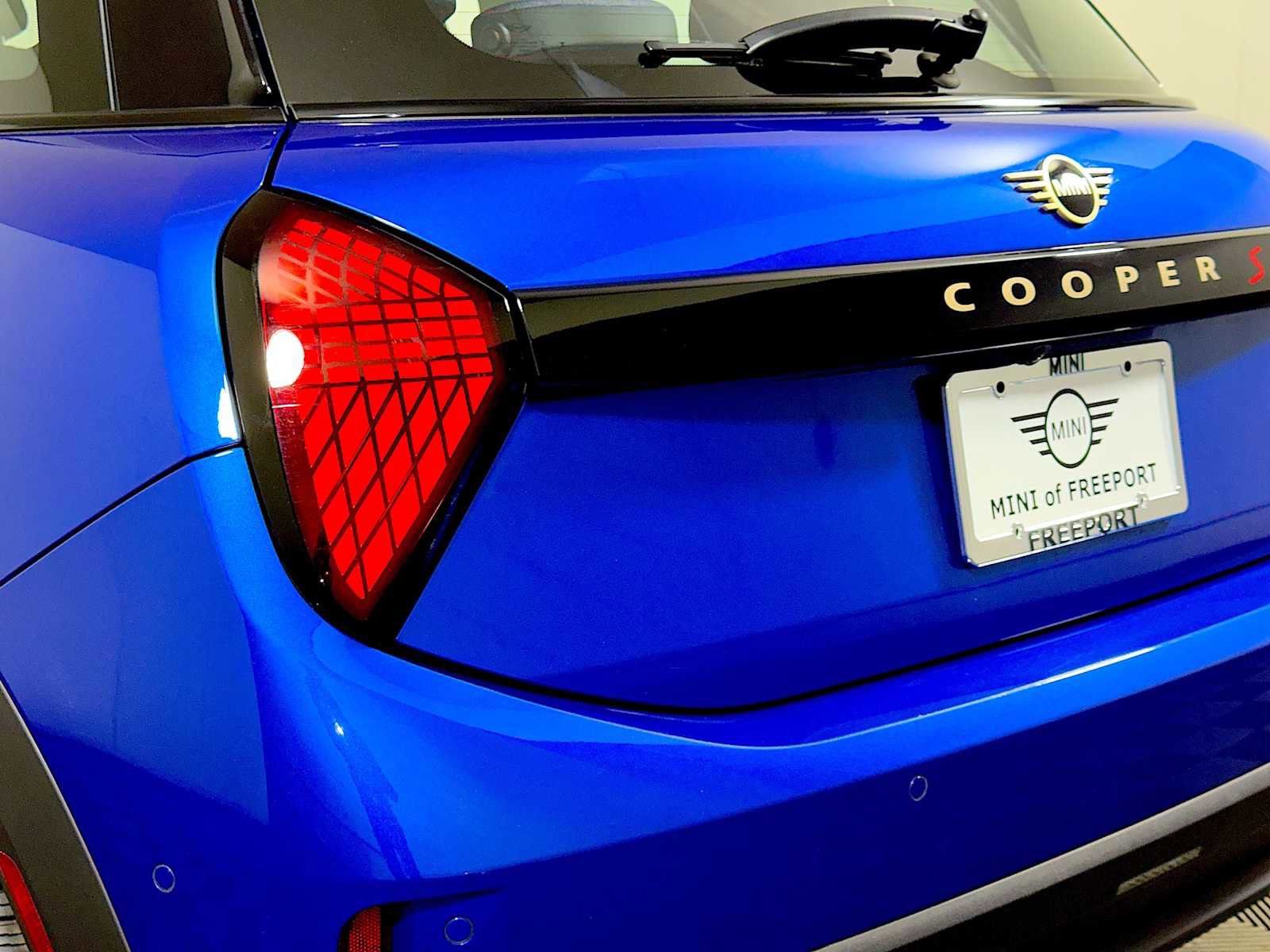 Certified 2025 MINI Cooper S image 26