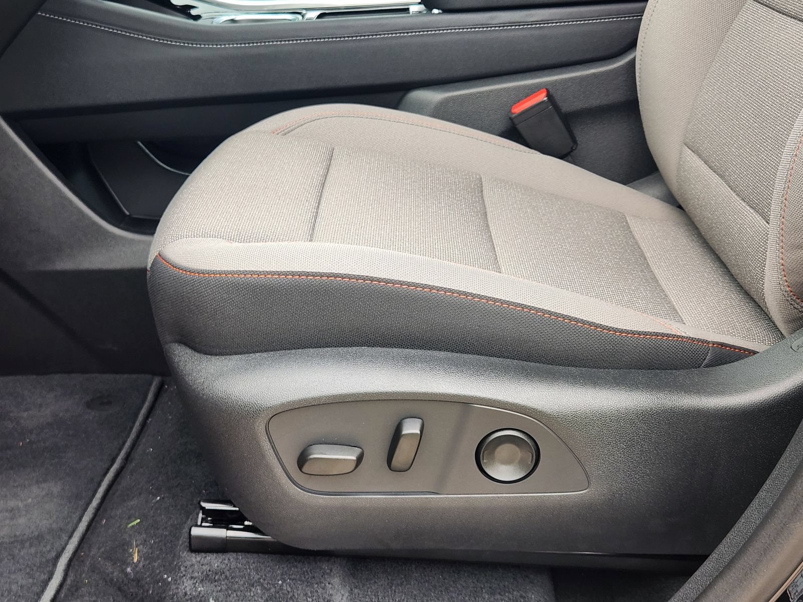 New 2026 Chevrolet Traverse LT w/ Sun and Wheel Package FWD image 21