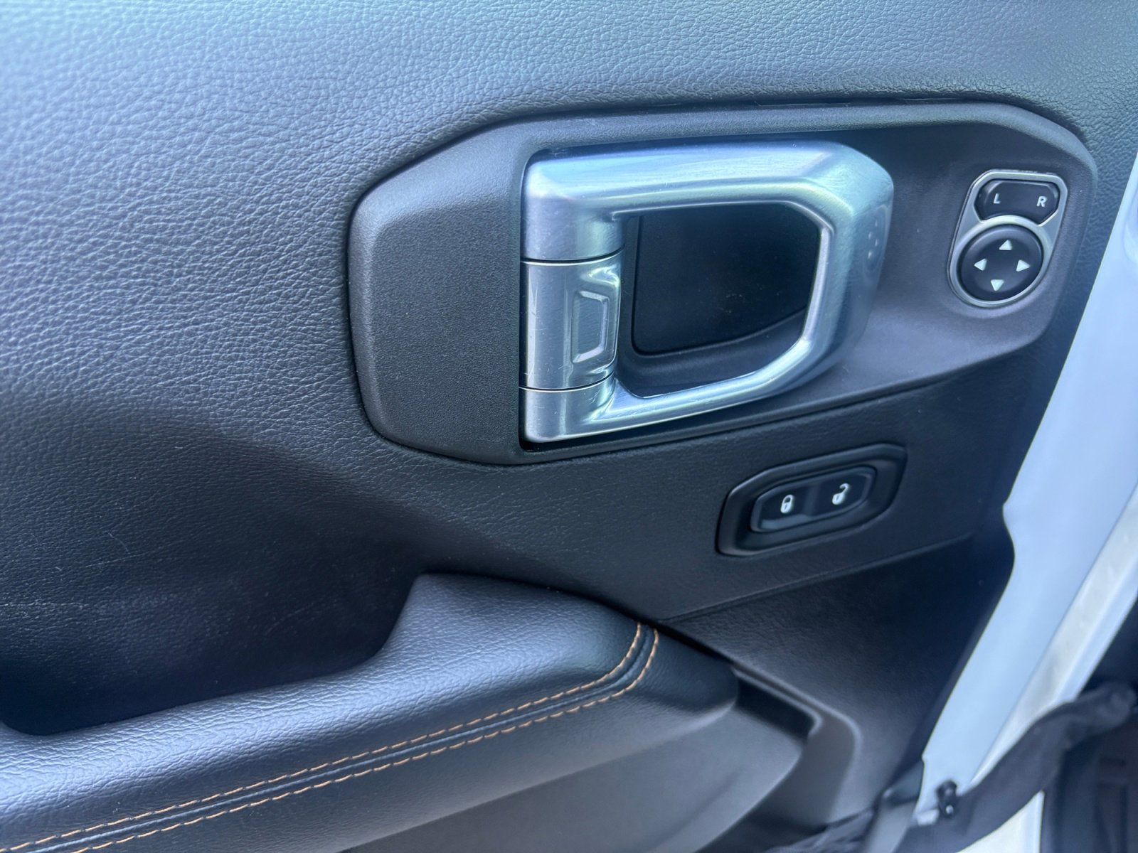 Used 2023 Jeep Gladiator Overland image 15