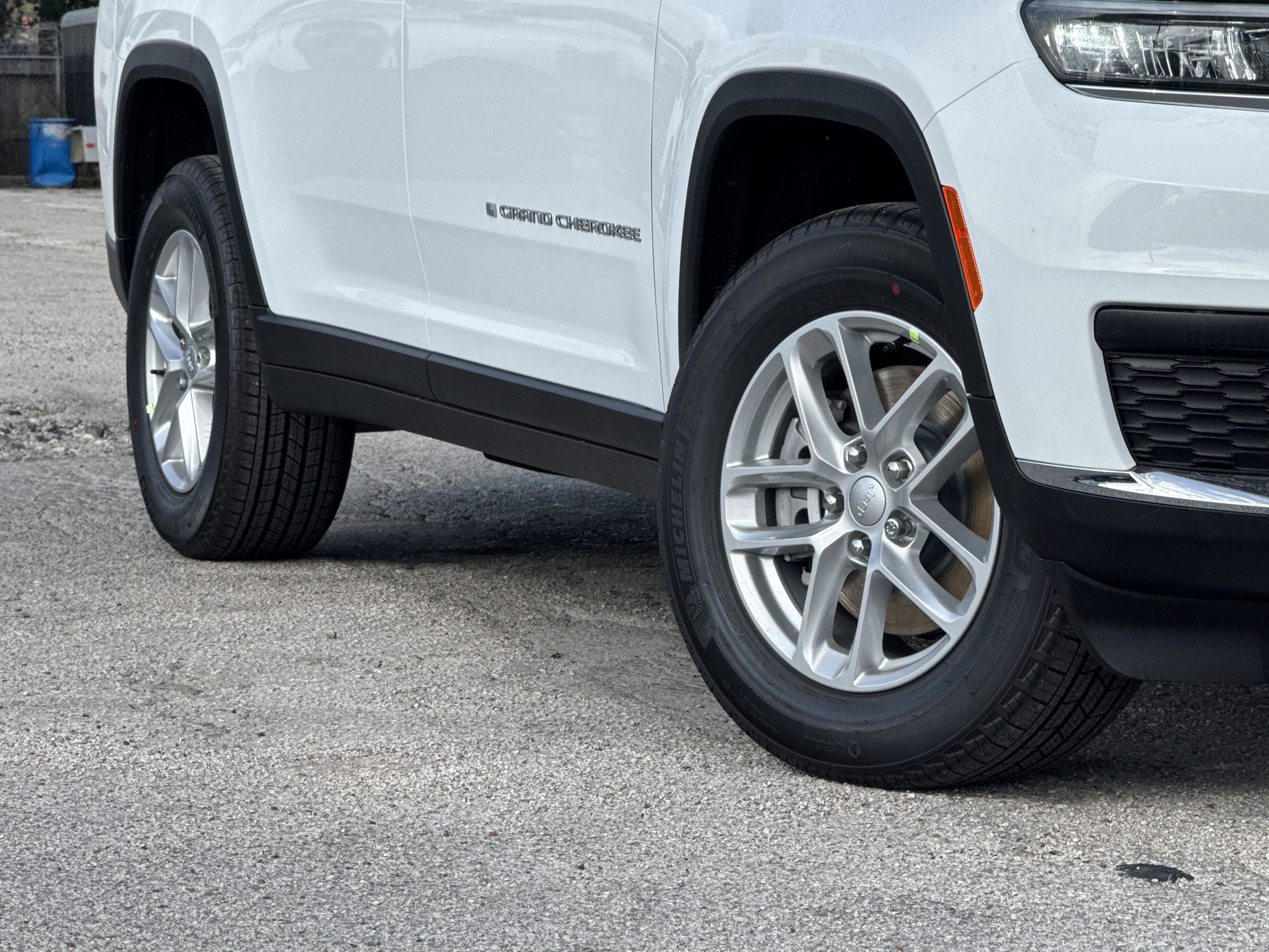 New 2025 Jeep Grand Cherokee L Laredo image 3