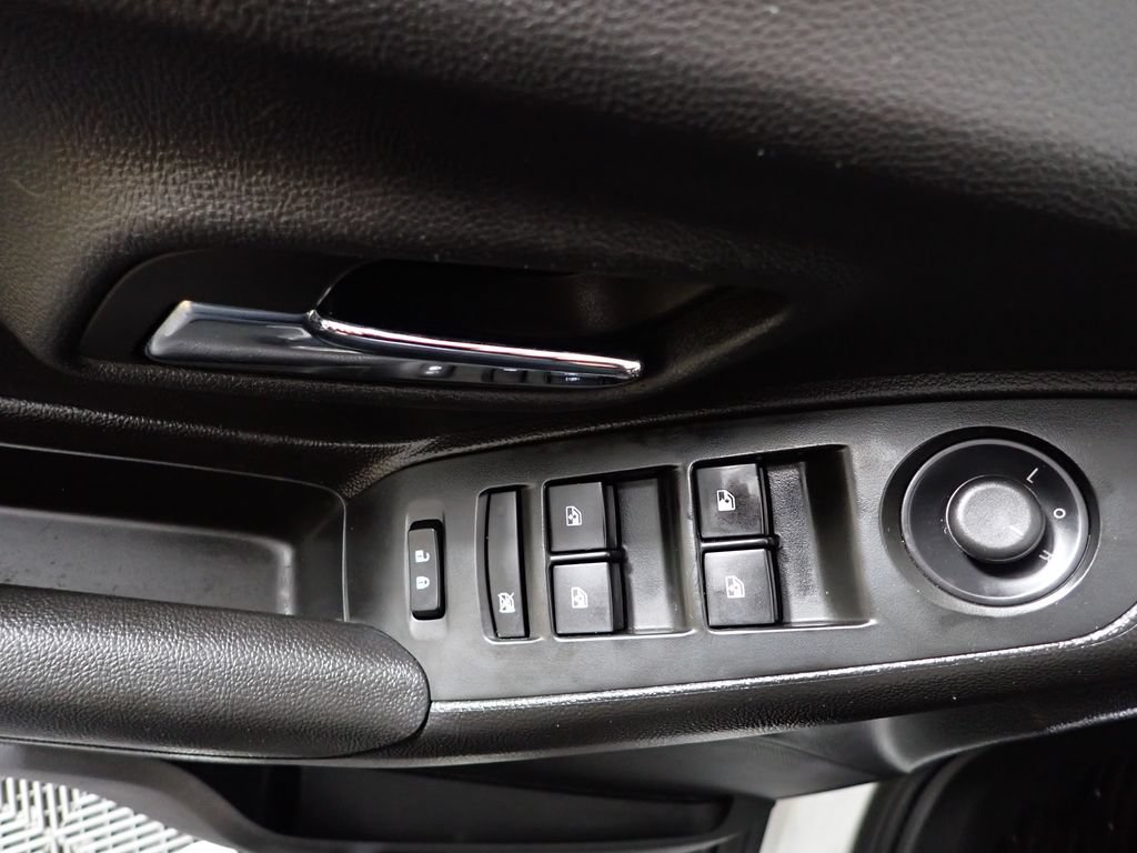 Used 2018 Chevrolet Trax LT w/ LT Convenience Package FWD image 19