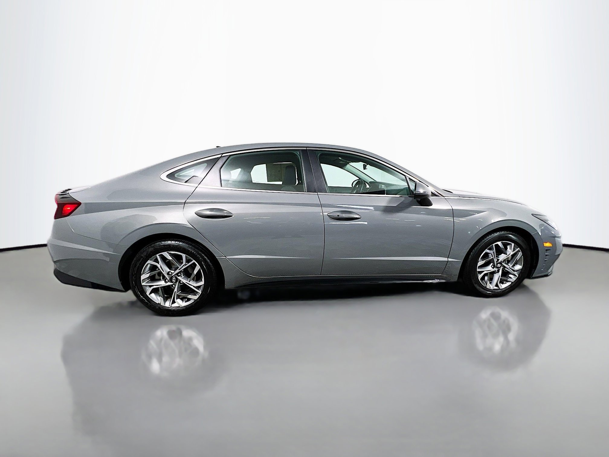 Used 2023 Hyundai Sonata SEL image 3