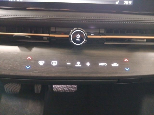 Used 2023 Nissan Ariya AWD image 18