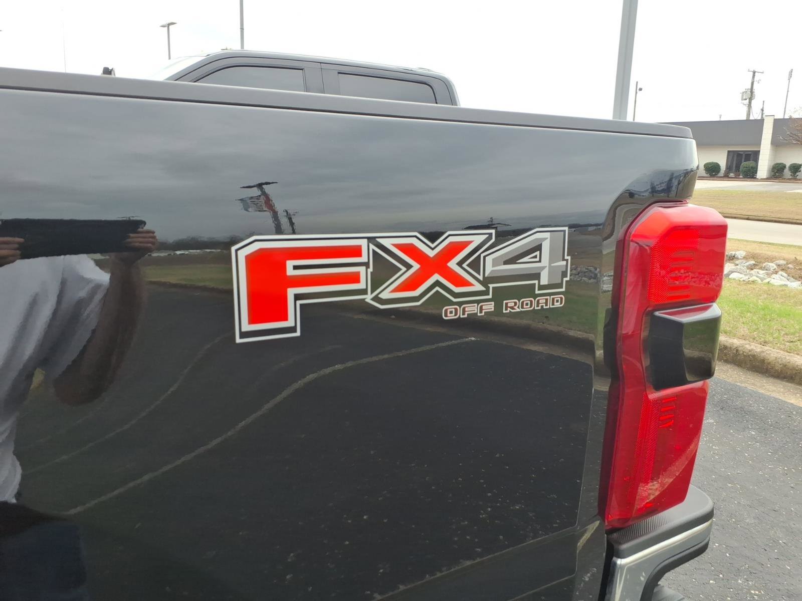 Used 2024 Ford F250 Lariat w/ FX4 Off-Road Package image 7