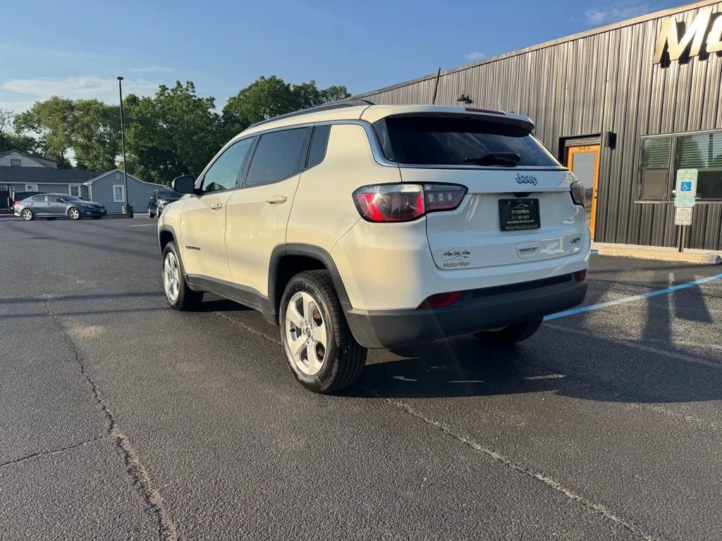 Used 2018 Jeep Compass Latitude w/ Cold Weather Group AWD/4WD image 2