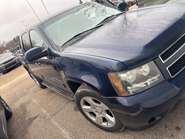 Used 2010 Chevrolet Avalanche LT w/ Luxury Package image 2