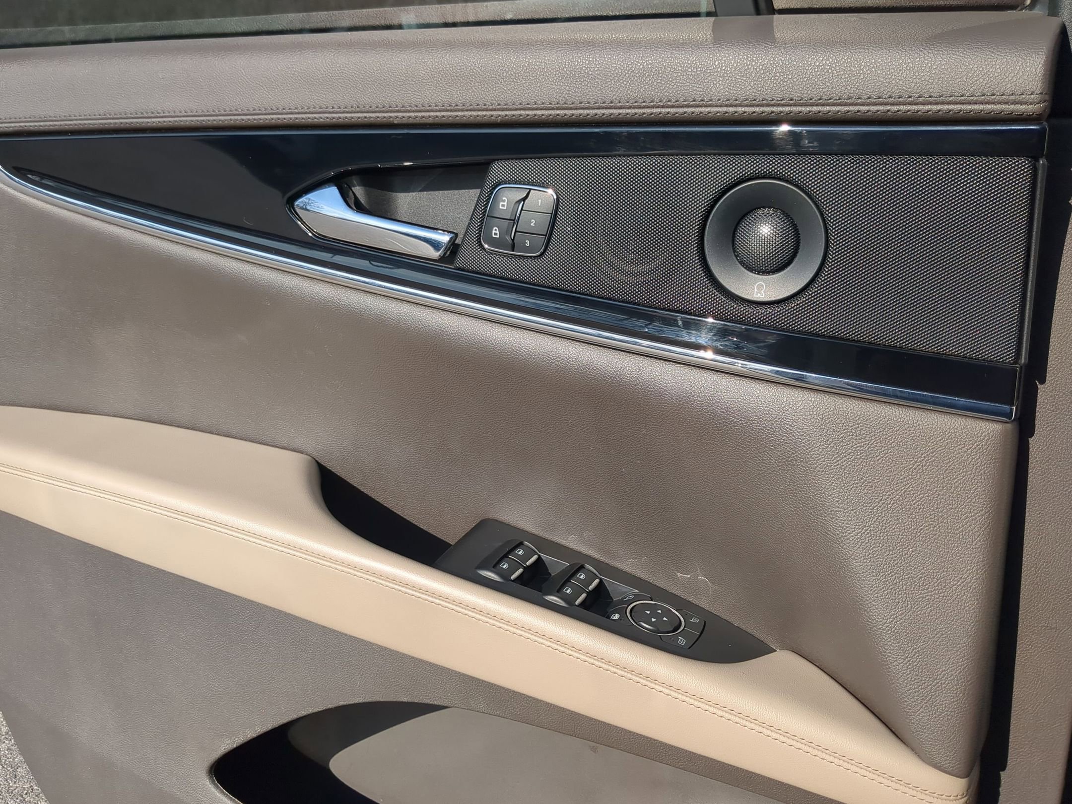 Used 2021 Lincoln Nautilus Reserve w/ Equipment Group 201A FWD image 12