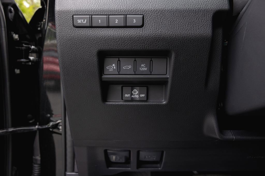 Used 2025 Lexus GX 550 w/ Accessory Package (Z1) AWD/4WD image 14