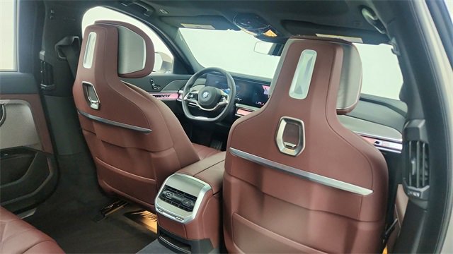 Used 2025 BMW i7 eDrive50 image 28