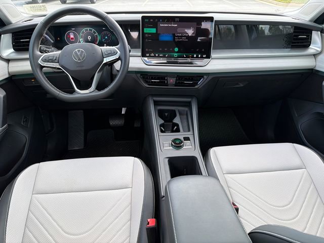 Used 2025 Volkswagen Tiguan SE image 23