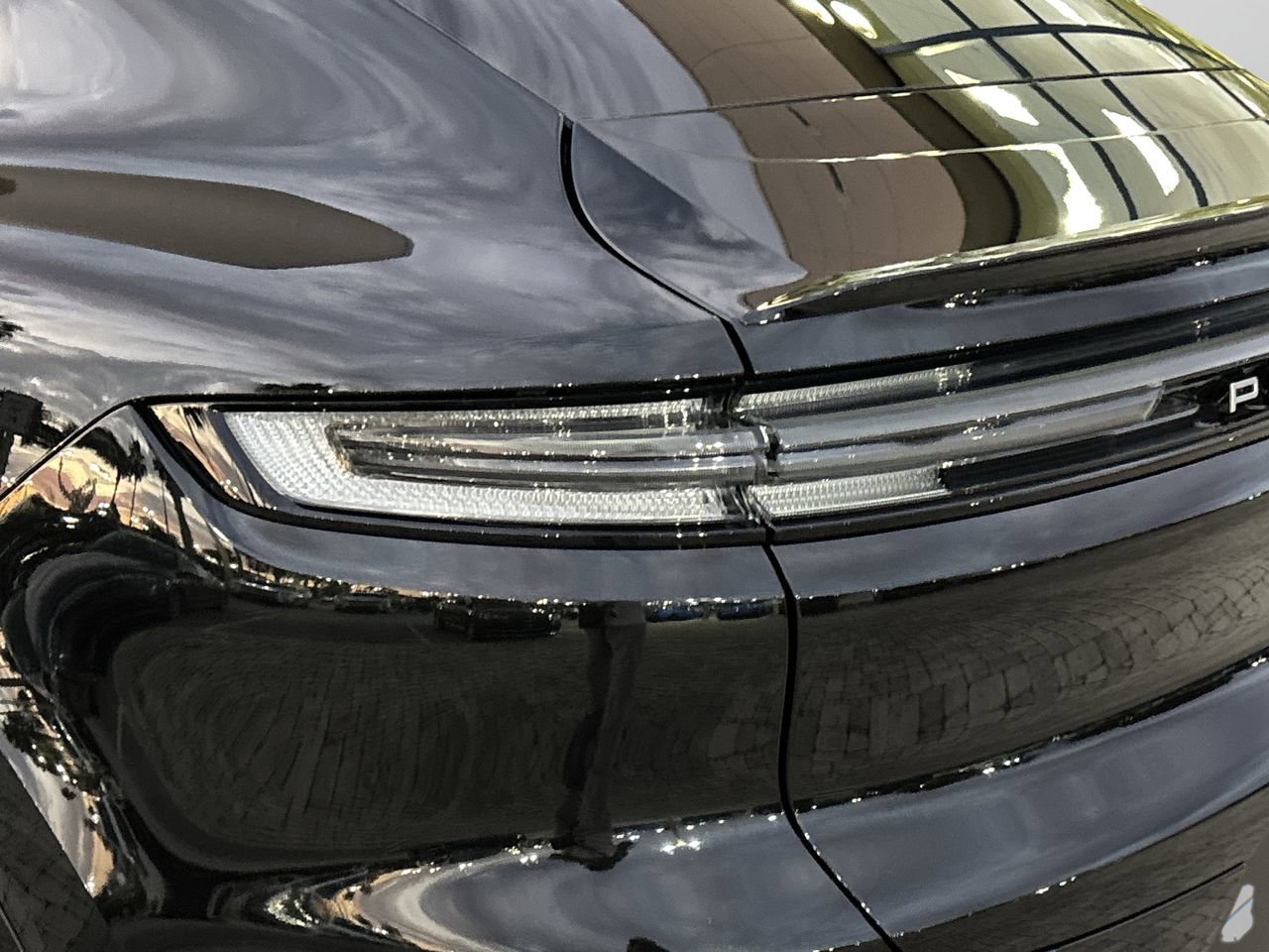 Used 2025 Porsche Cayenne E-Hybrid Coupe image 7