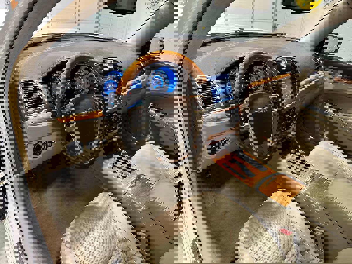 Used 2013 Chrysler 300 C w/ Light Group image 29