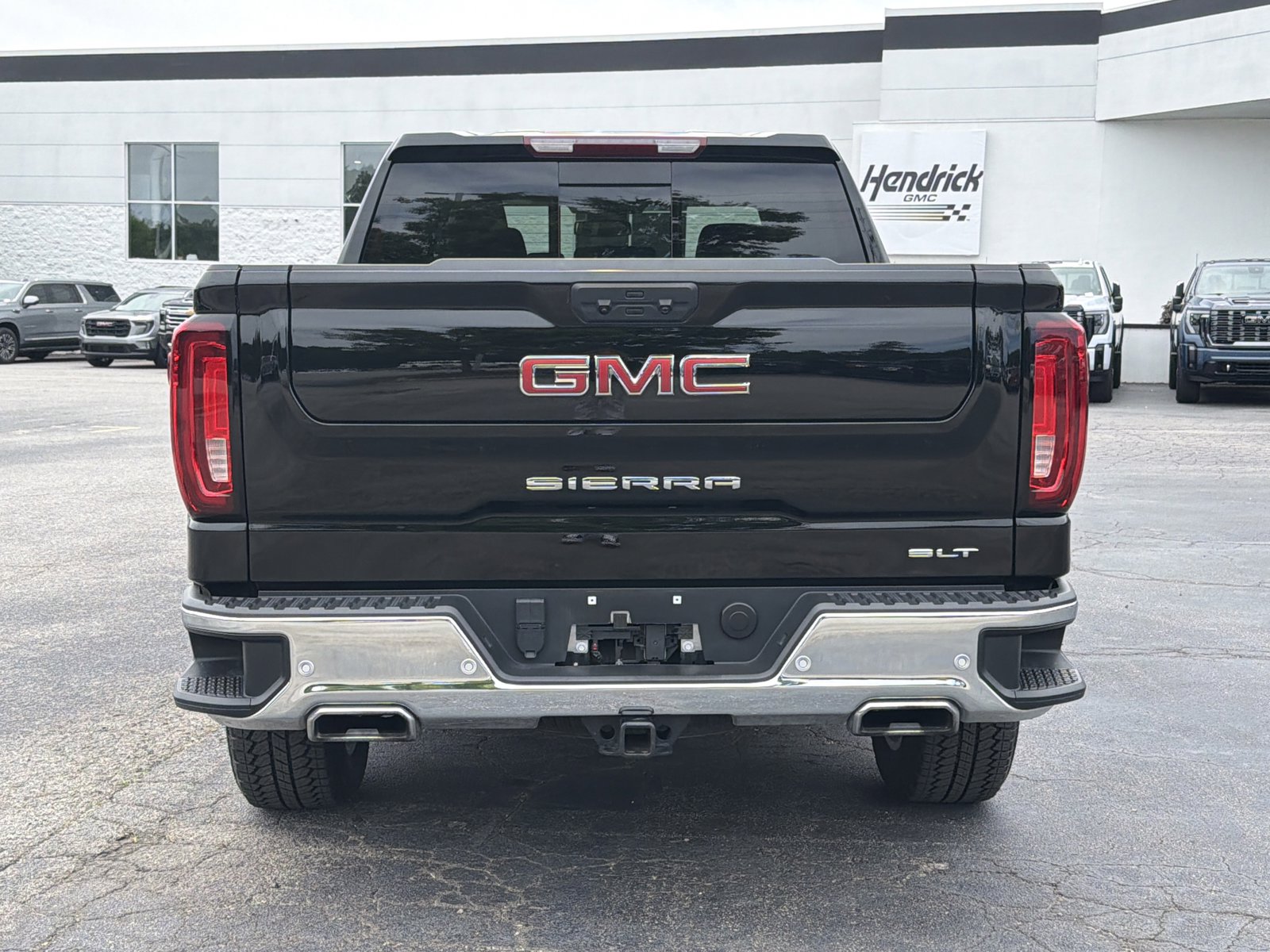 Used 2024 GMC Sierra 1500 SLT w/ SLT Premium Plus Package AWD/4WD image 11
