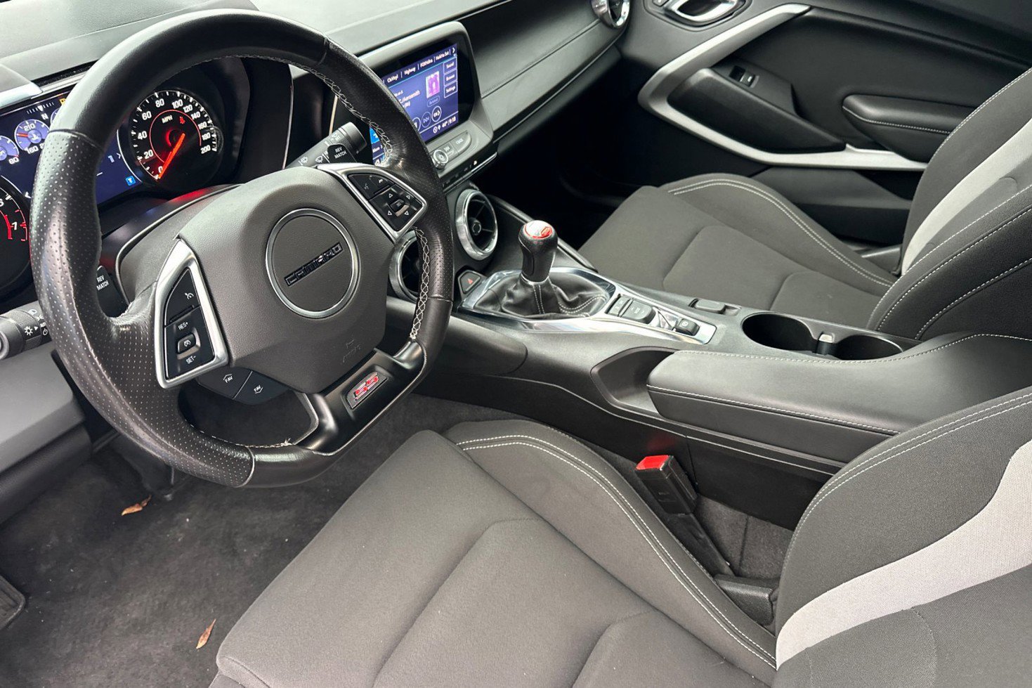 Used 2022 Chevrolet Camaro SS RWD image 10