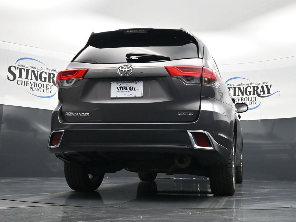 Used 2017 Toyota Highlander Limited image 22