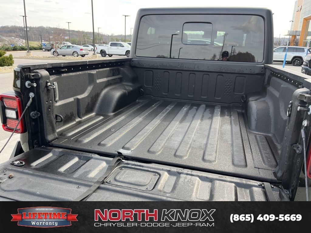 Used 2024 Jeep Gladiator Mojave w/ Convenience Group image 18