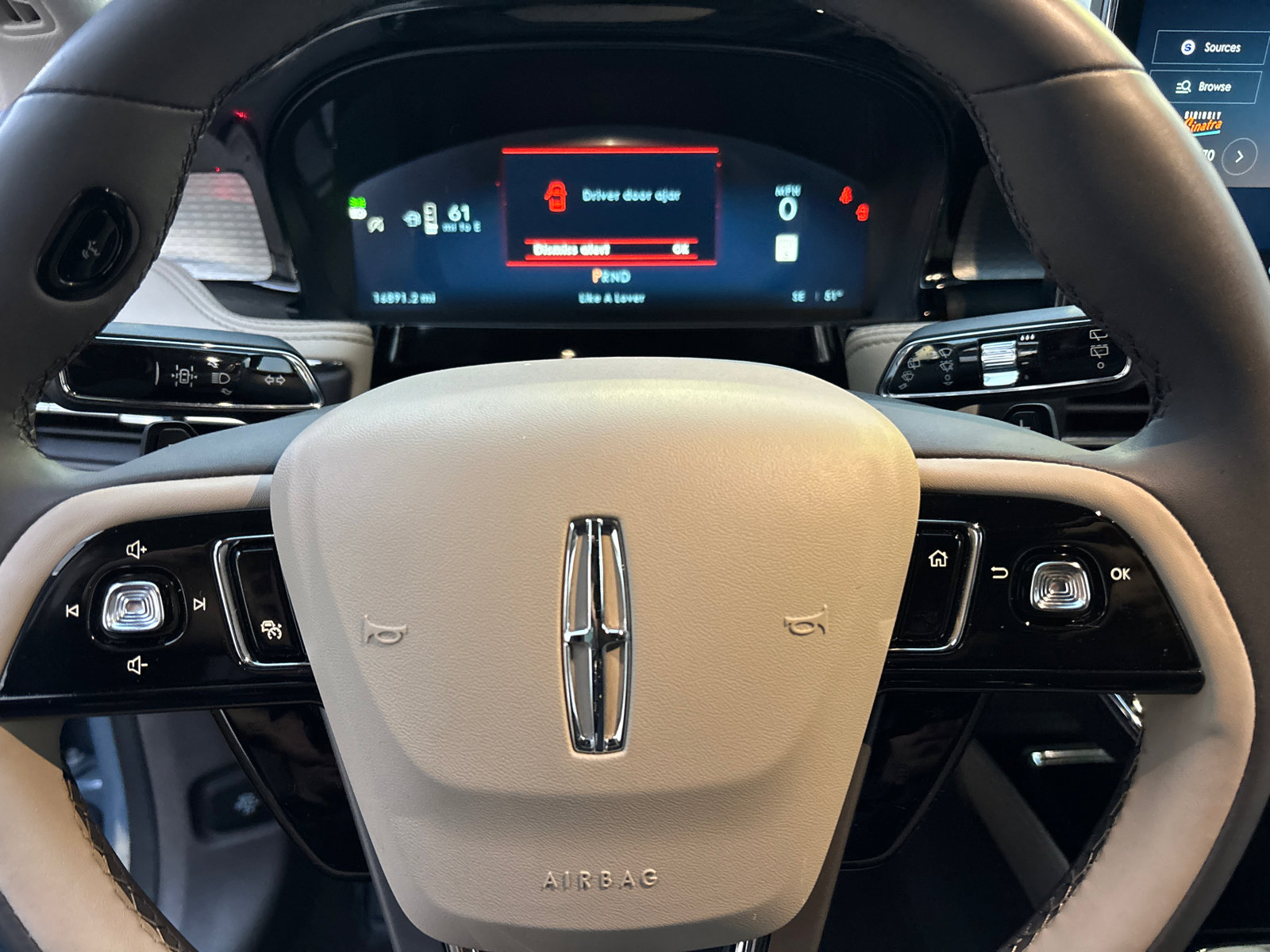 Certified 2023 Lincoln Corsair FWD w/ Equipment Group 101A image 16