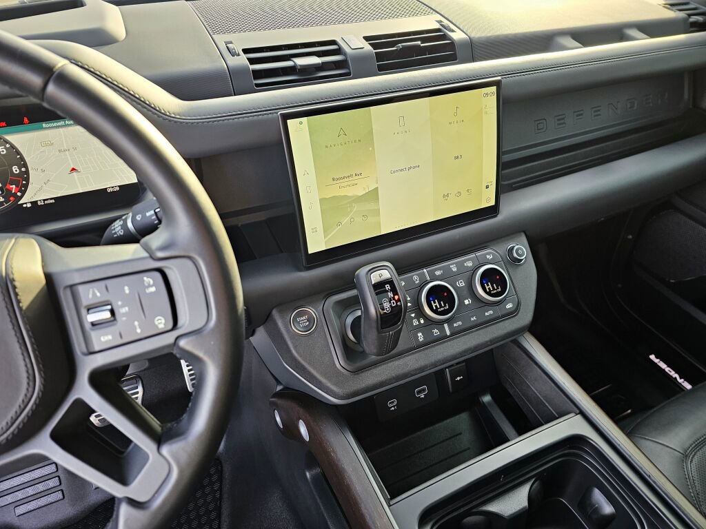 Used 2024 Land Rover Defender 110 X image 24